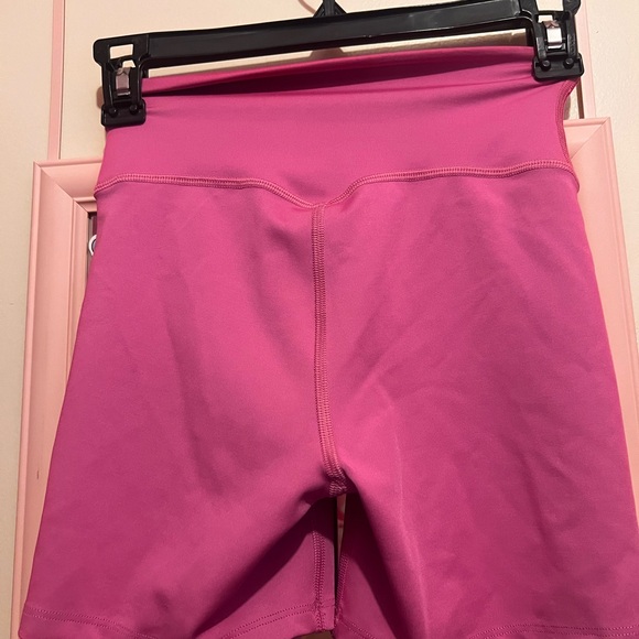 ALO Yoga AirLift Paradise Pink Shorts 5” XS - Picture 4 of 5